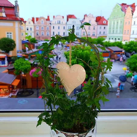 Przy Starowce - Bella - 2 Osobne Sypialnie, 2 Separate Bedrooms In Old Town - Main Square, Amazing View, Location! Boleslawiec (Lower Silesia)