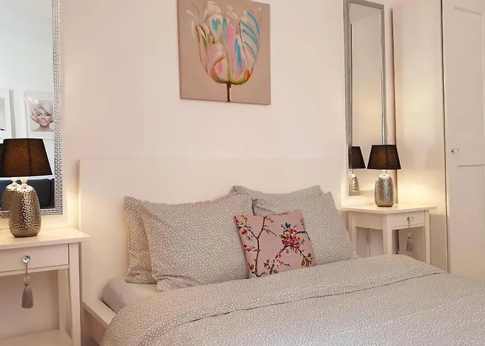 Przy Starowce - Bella - 2 Osobne Sypialnie, 2 Separate Bedrooms In Old Town - Main Square, Amazing View, Location! Boleslawiec (Lower Silesia)